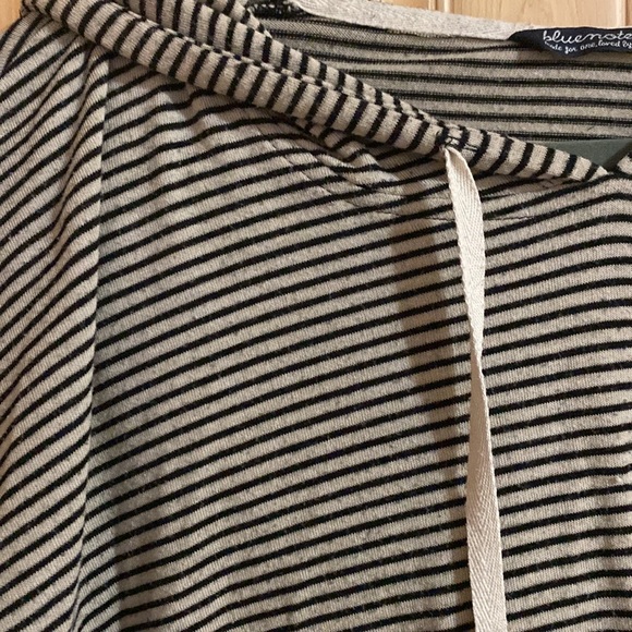 🖤 Striped droopy hoodie - Picture 2 of 3